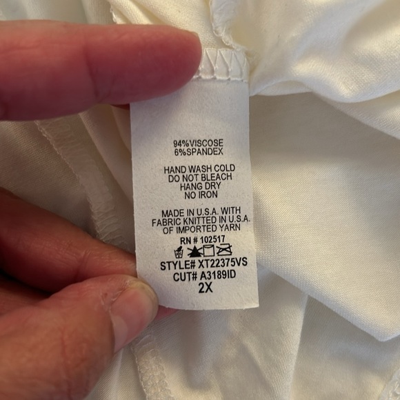 Soprano White Cold Shoulder Long Sleeve Flowy Top Size 2X New with tags! - Picture 8 of 8